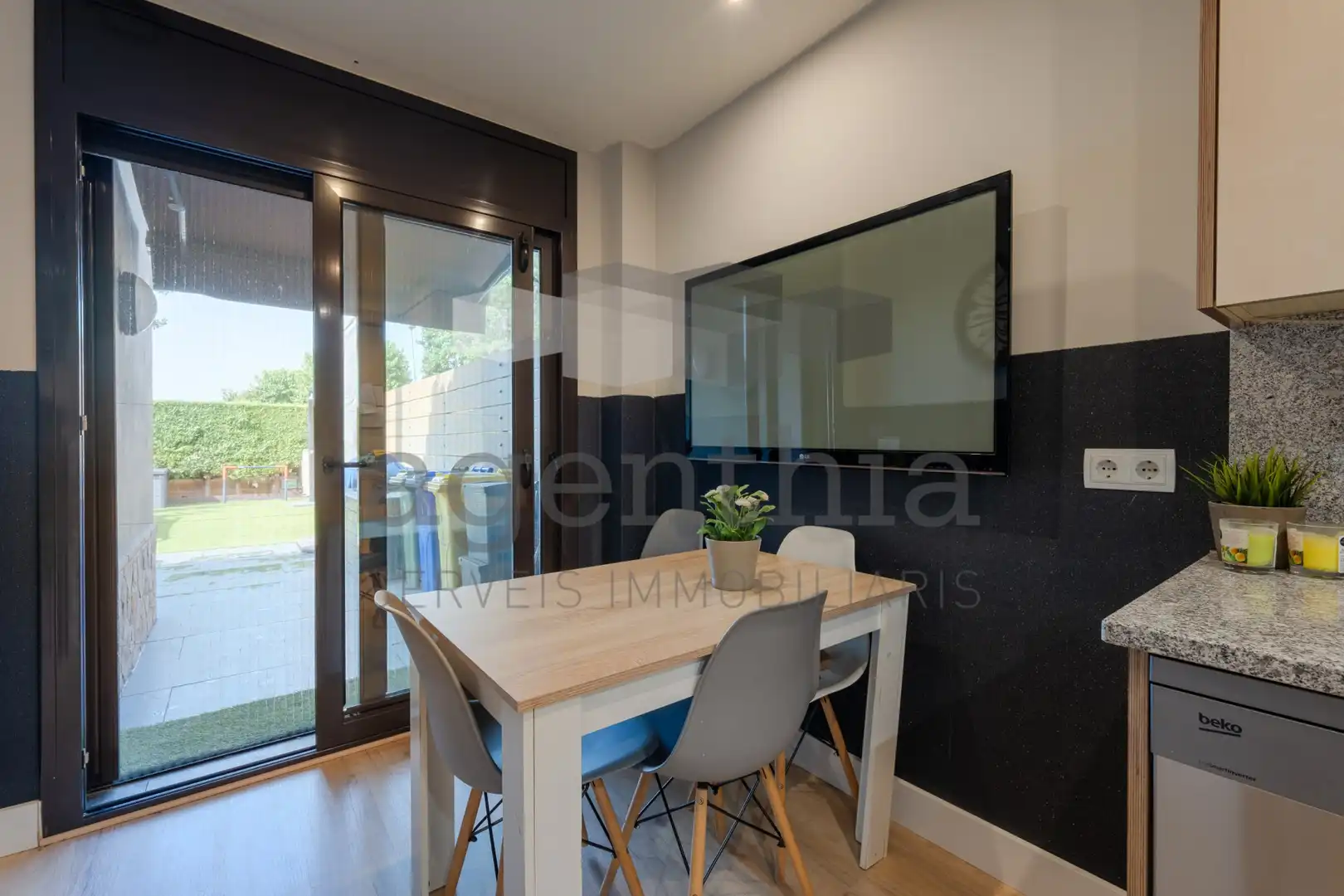 Comedor de Casa adosada en venta en Aiguaviva con Aire acondicionado, Calefacción y Terraza
