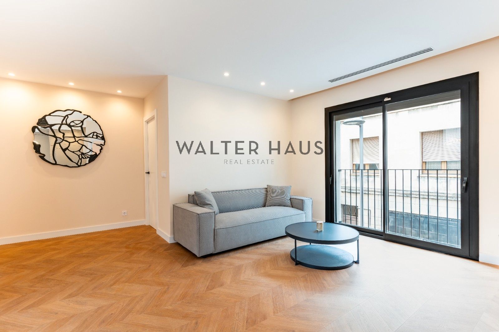 Living room of Flat for sale in  Barcelona Capital  with Air Conditioner, Heating and Parquet flooring