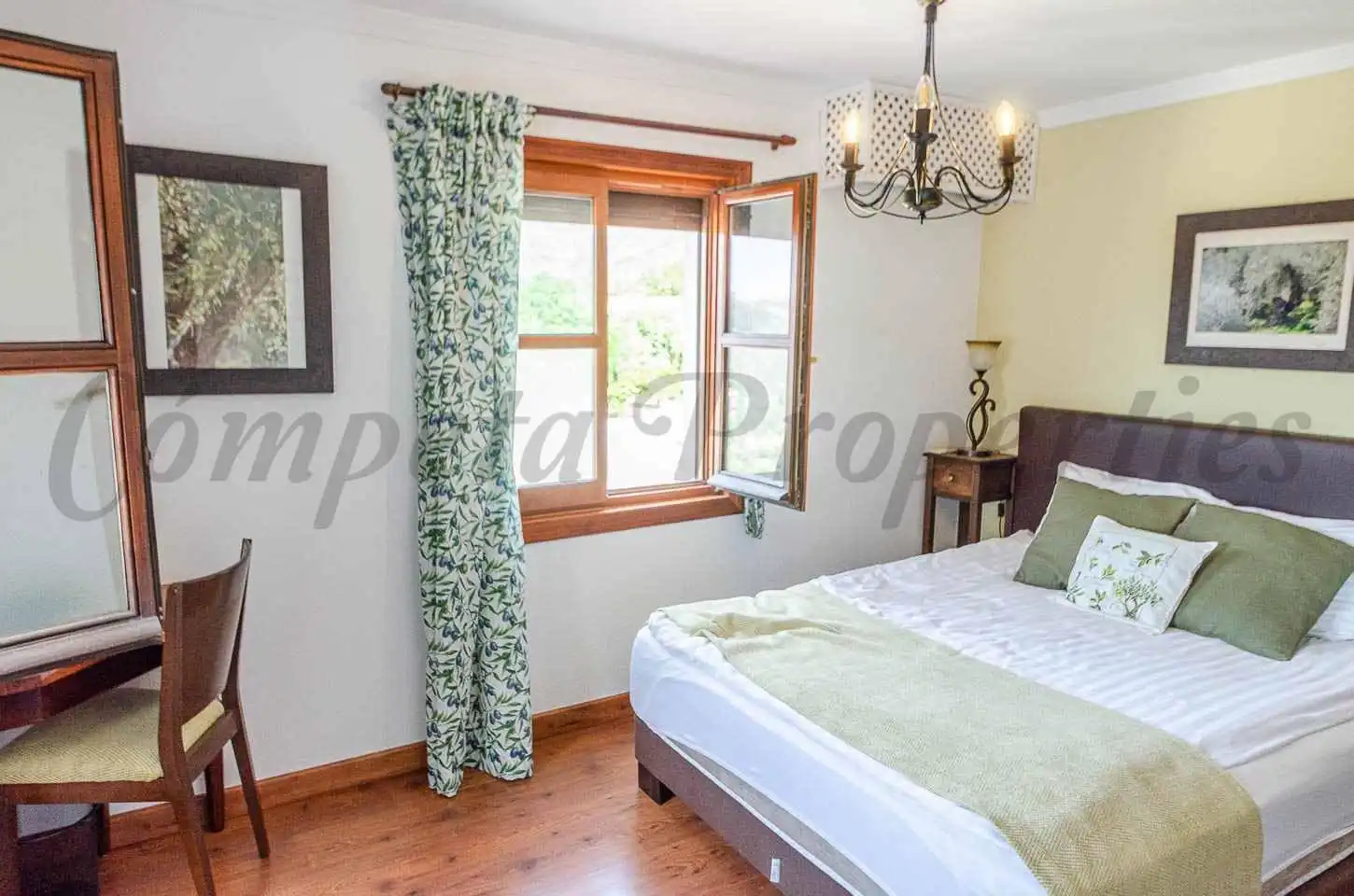 Houses for sale in Canillas de Albaida, Málaga