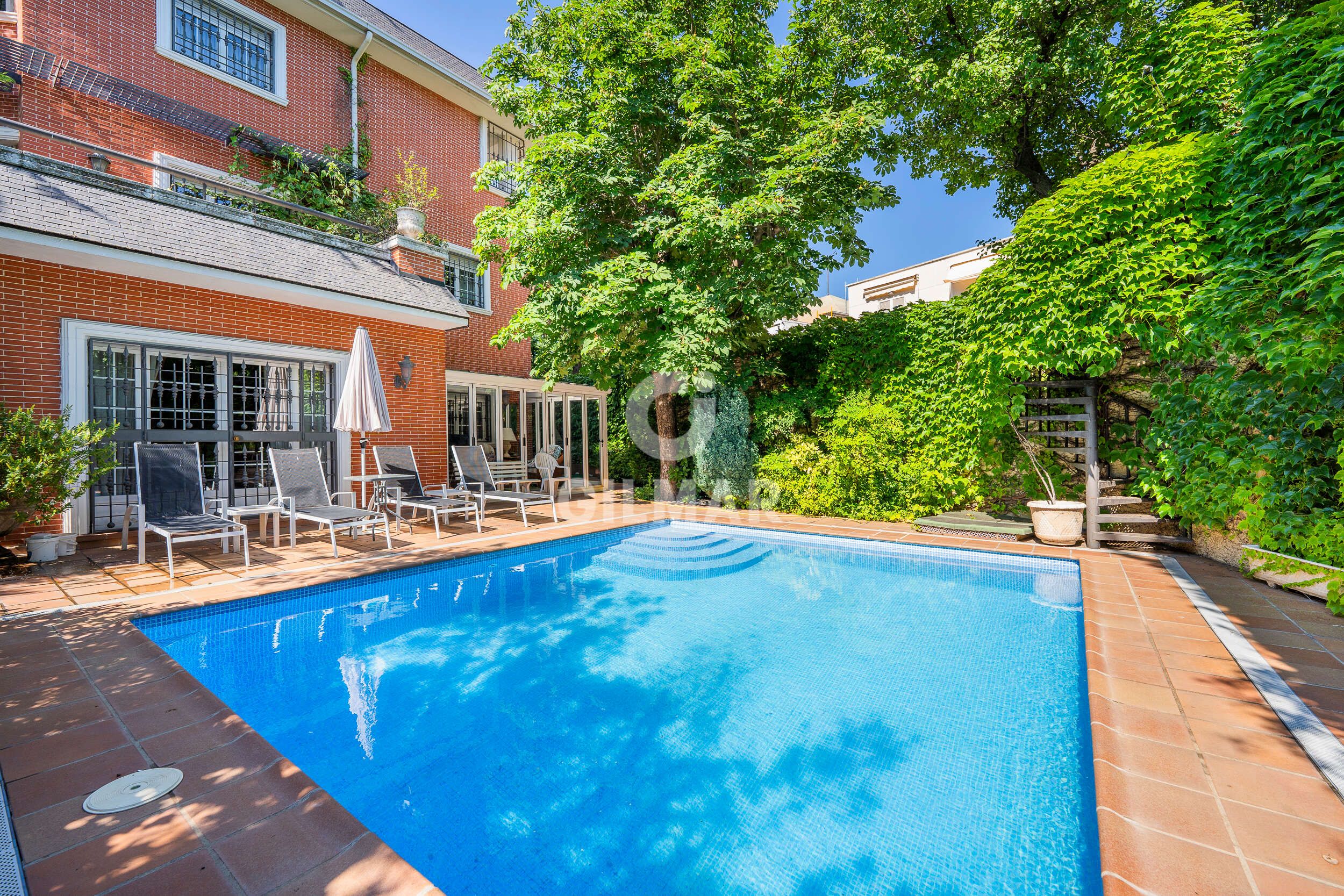 Piscina de Casa o xalet en venda en  Madrid Capital amb Piscina