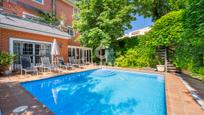 Swimming pool of House or chalet for sale in  Madrid Capital  with Swimming Pool