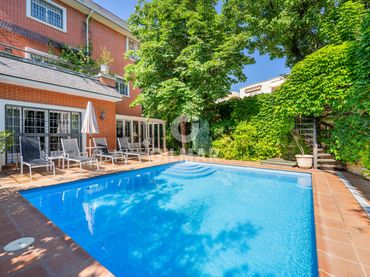 Villa mit Pool zum Verkauf in Chamartín