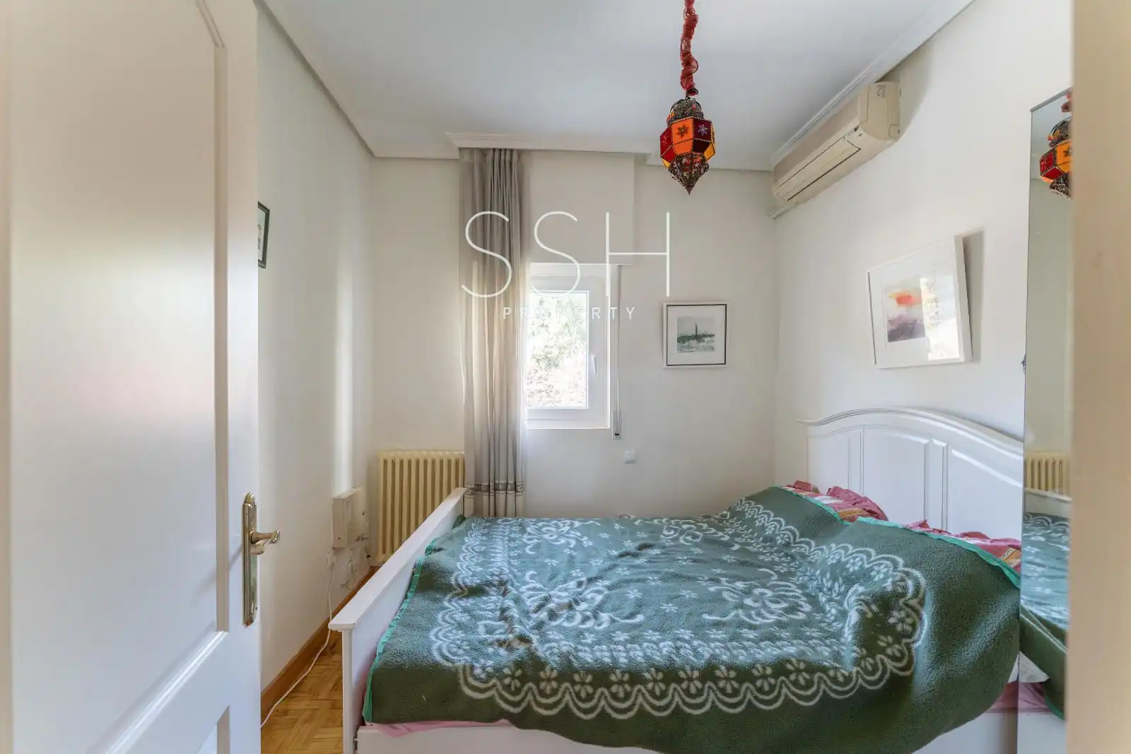 Dormitori de Casa adosada en venda en Madrid amb Aire condicionat, Calefacció i Piscina