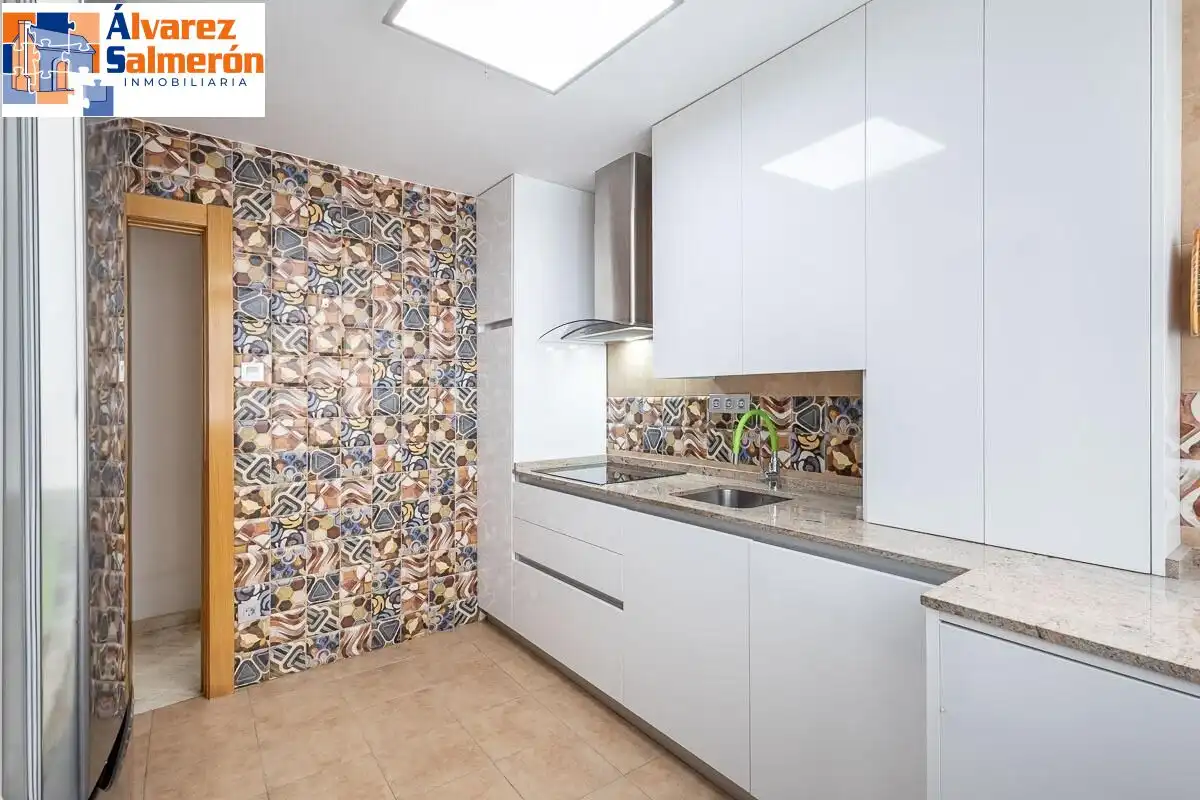 Kitchen of Flat for sale in Granada  with Terrace and Balcony