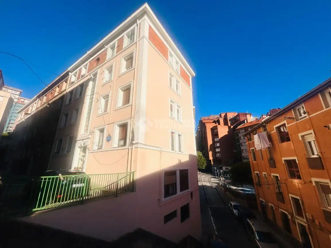 Vista exterior de Piso en venta en Bilbao  con Calefacción