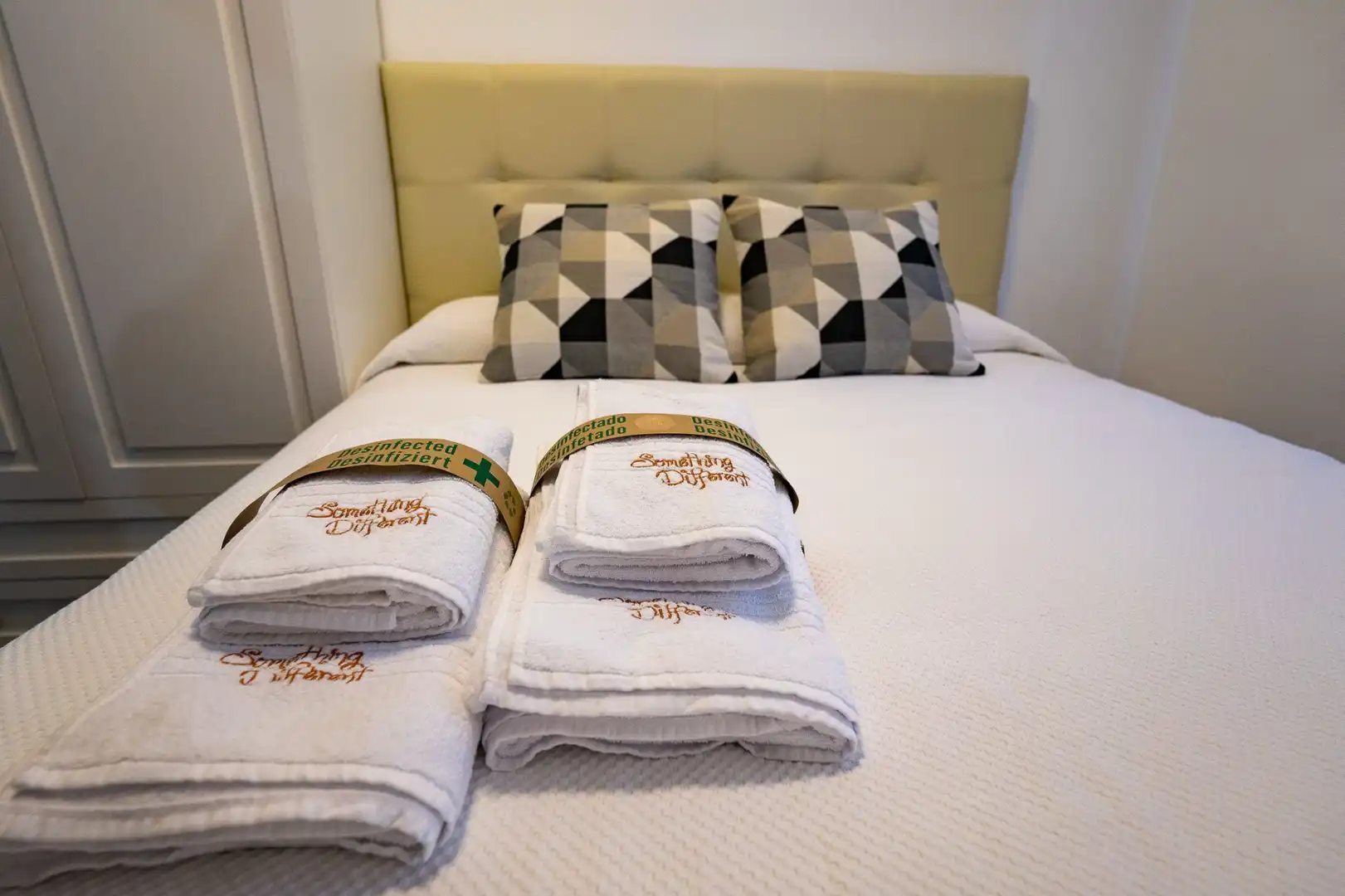 Schlafzimmer von Dachboden zum Verkauf in La Iruela mit Klimaanlage, Heizung und Terrasse