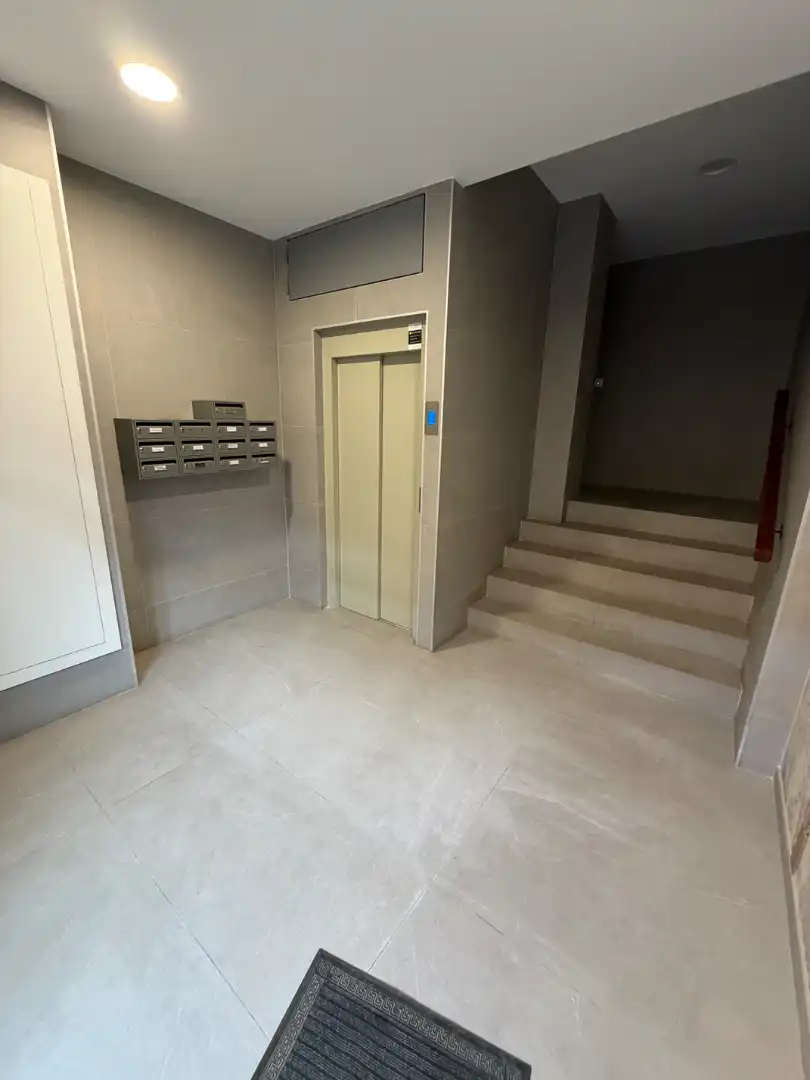 Appartamento con terrazza in vendita a Calle León XIII 25, imagen 2