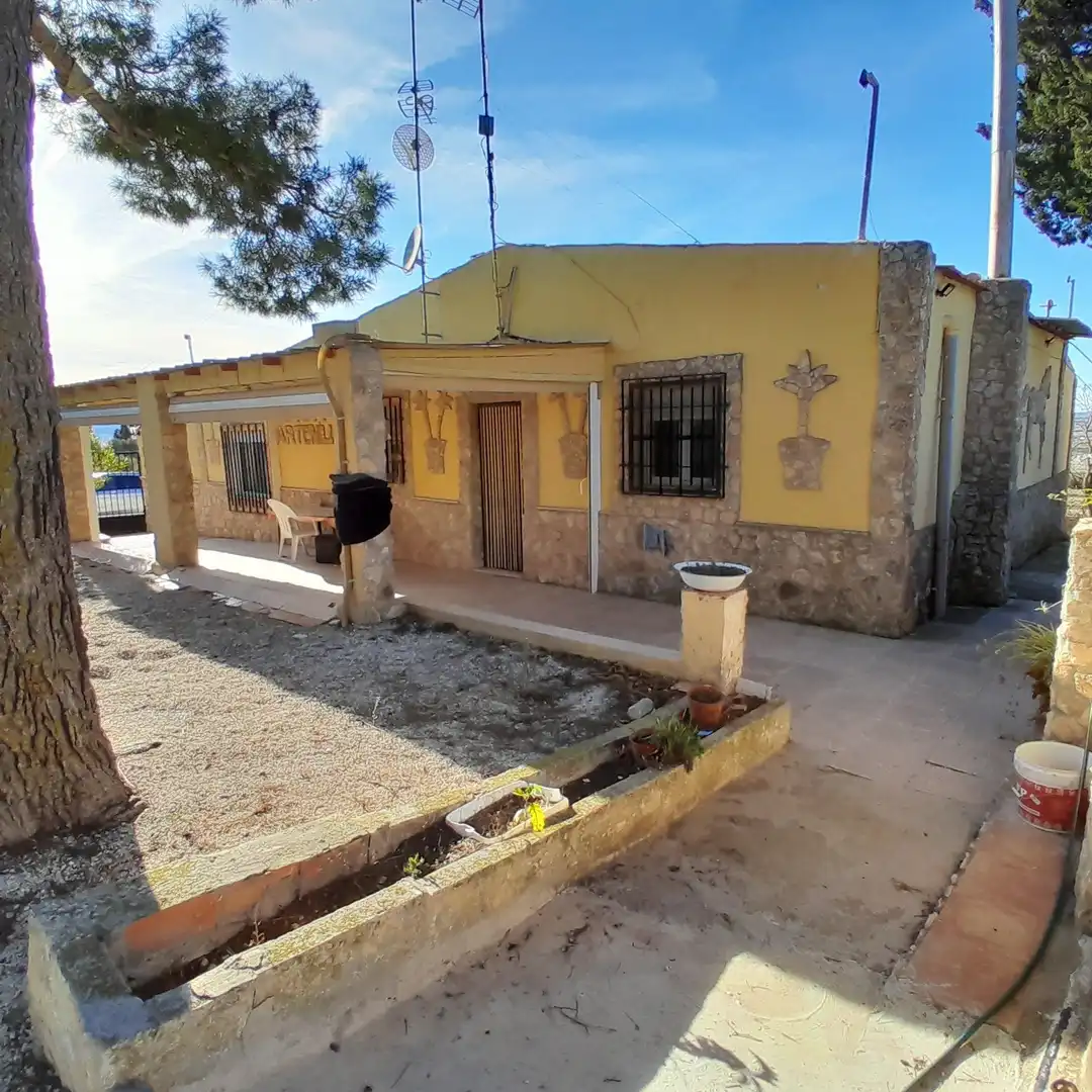 Vista exterior de Casa o xalet en venda en Yecla amb Jardí privat, Traster i Moblat
