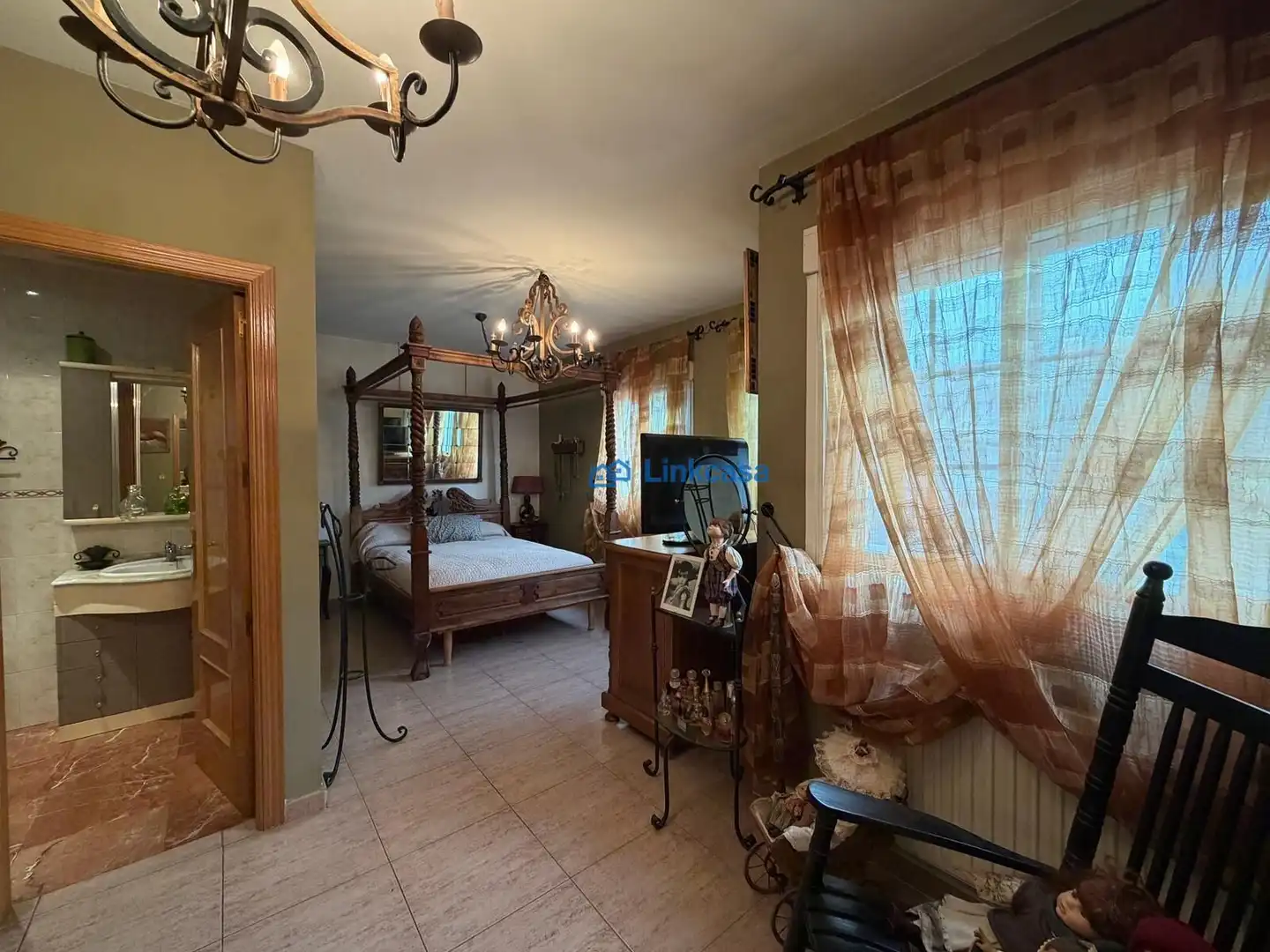Habitación de Casa adosada en venta en Velilla de San Antonio con Aire acondicionado, Calefacción y Jardín privado