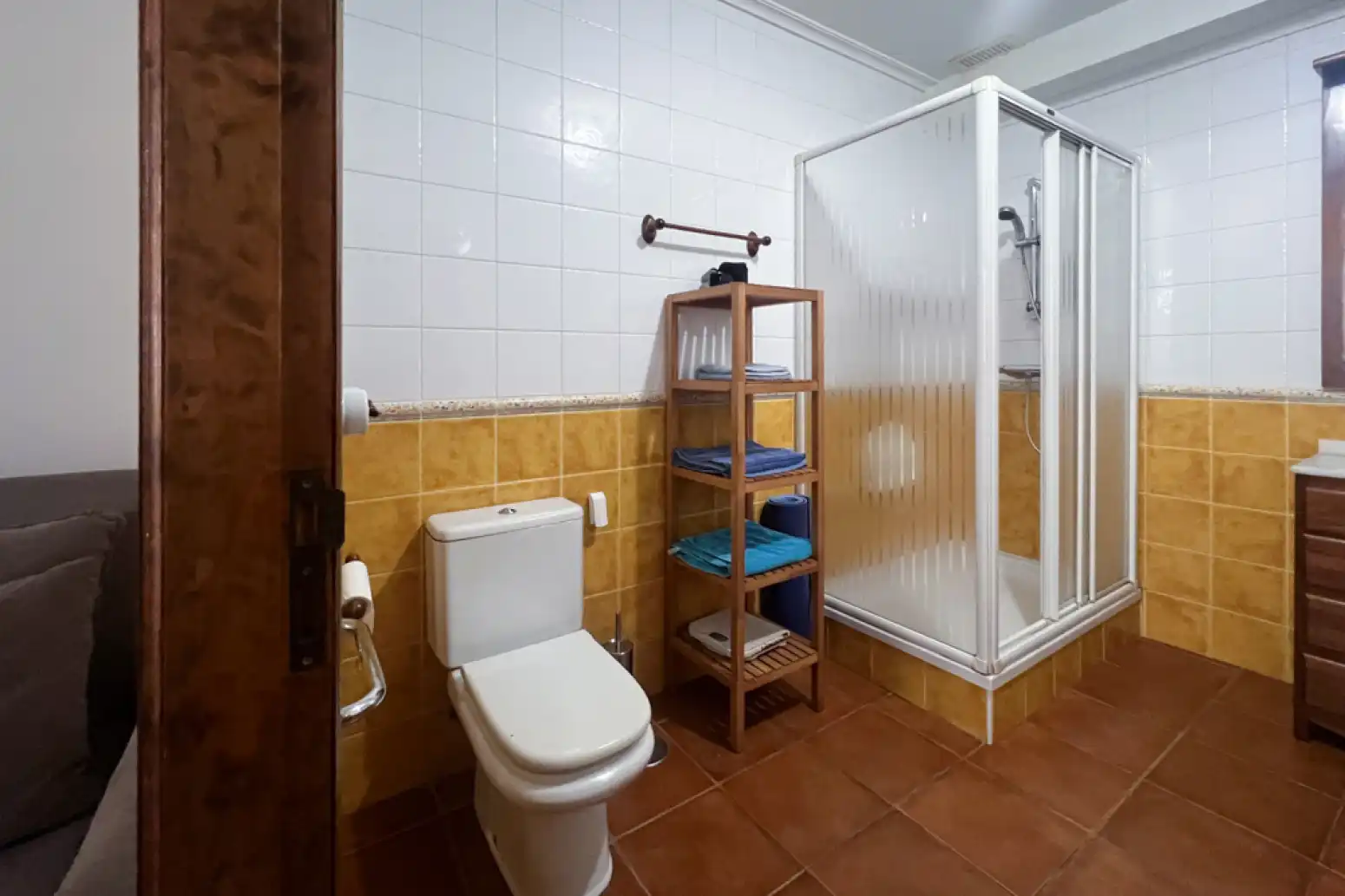 Badezimmer von Einfamilien-Reihenhaus zum Verkauf in Ruente mit Heizung, Terrasse und Balkon