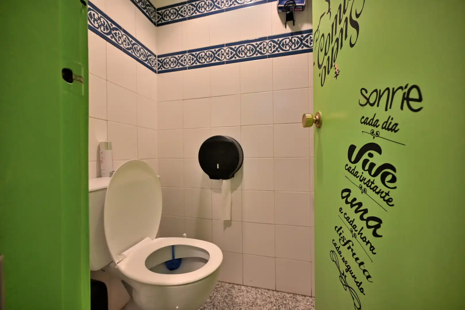 Badezimmer von Geschaftsraum zum Verkauf in Benalmádena mit Möbliert