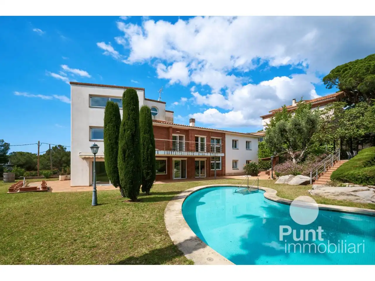 Vista exterior de Casa o chalet en venta en Premià de Dalt con Aire acondicionado, Calefacción y Jardín privado