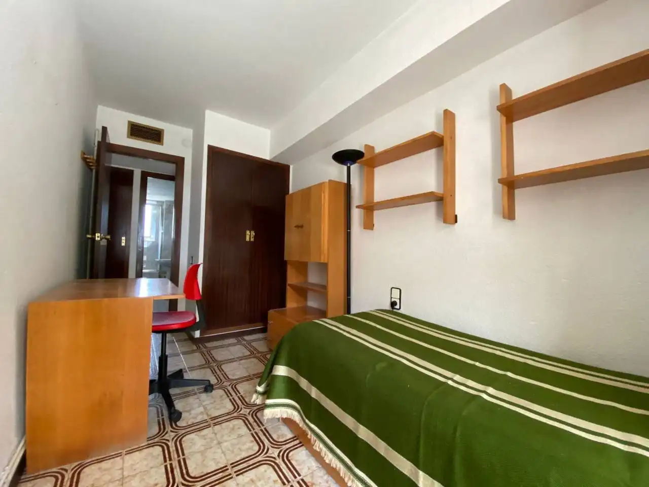 Habitación de Ático en venta en Gavà con Calefacción, Terraza y Trastero