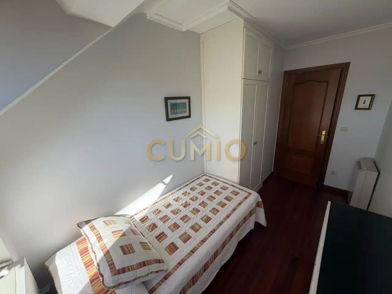 Dormitori de Apartament en venda en Cangas  amb Calefacció, Parquet i Terrassa