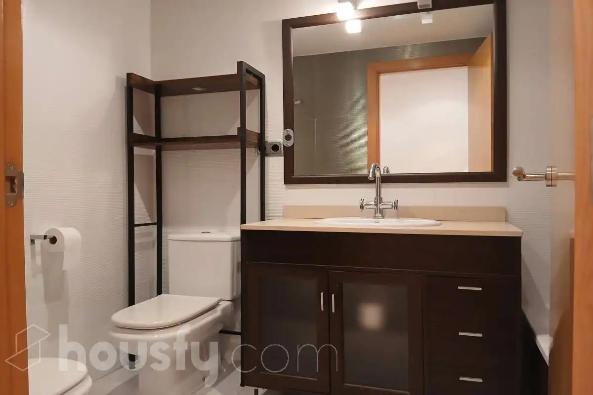 Bathroom of Flat for rent in Barcelona  with Air Conditioner, Heating and Parquet flooring