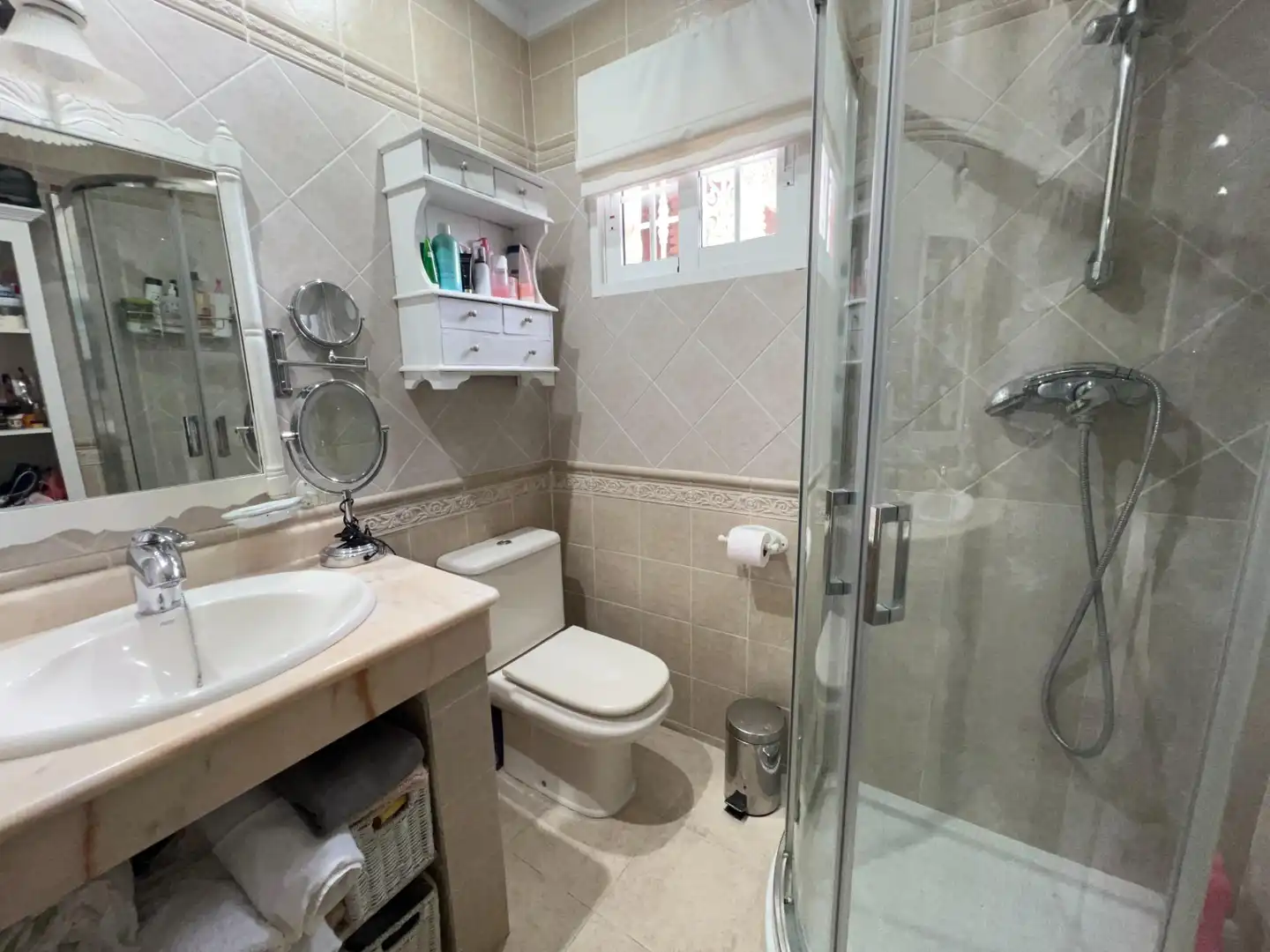 Bany de Casa o xalet en venda en Alhaurín de la Torre amb Aire condicionat, Jardí privat i Terrassa