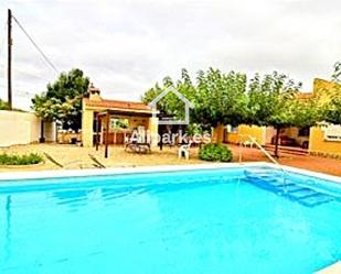 Vista exterior de Casa o xalet en venda en Alicante / Alacant amb Terrassa, Traster i Piscina