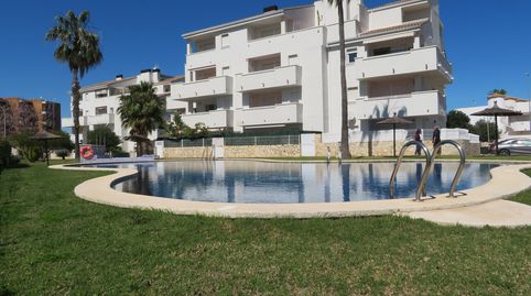 Apartamento con jardín privado y piscina comunitario a 300 m del mar