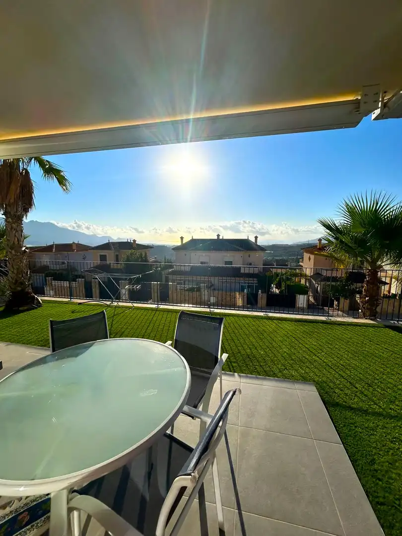 Terrassa de Casa adosada en venda en Polop amb Aire condicionat, Calefacció i Jardí privat