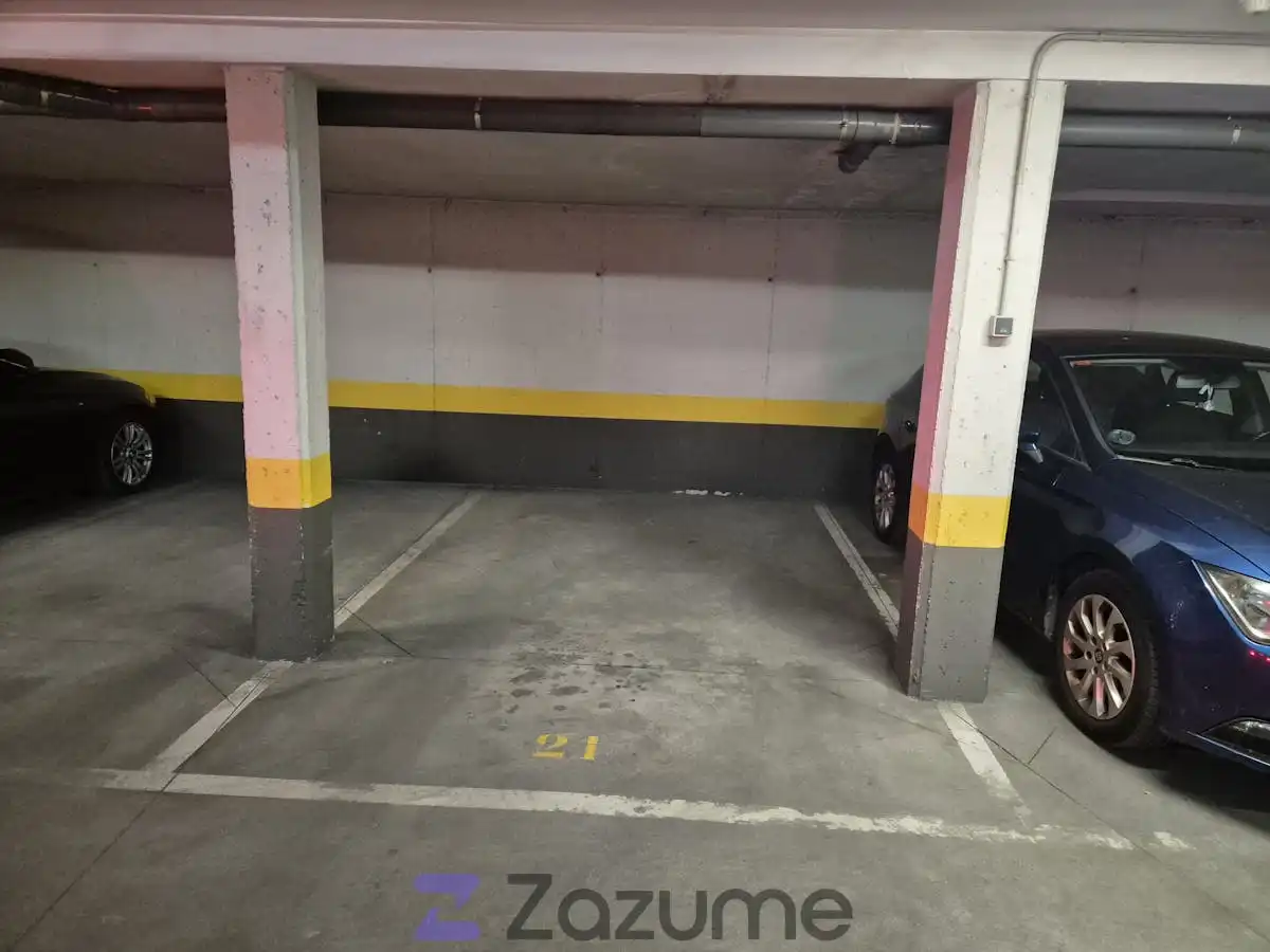 Parking of Flat for rent in Recas  with Air Conditioner, Heating and Terrace