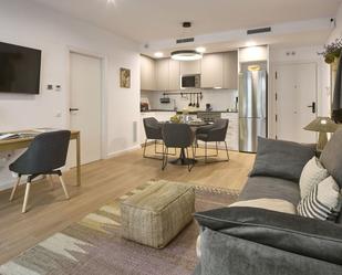 Living room of Flat to rent in  Barcelona Capital  with Air Conditioner, Heating and Parquet flooring