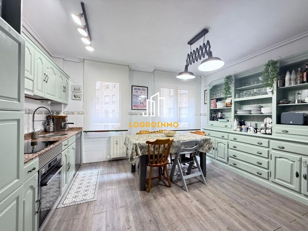 Cocina de Piso en venta en  Logroño con Calefacción