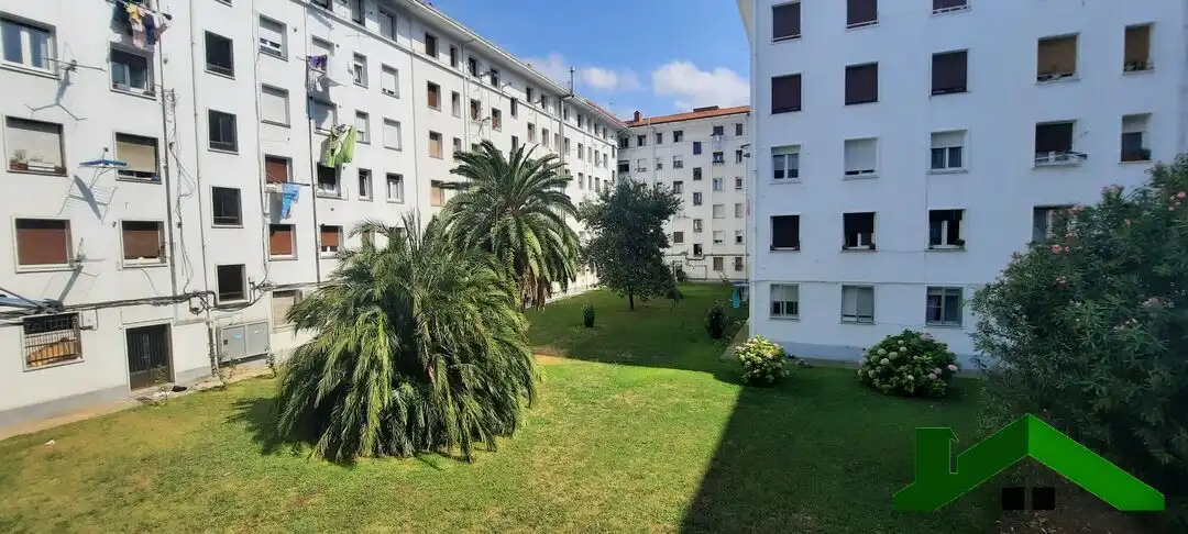 Vista exterior de Pis en venda en Bilbao  amb Calefacció i Terrassa