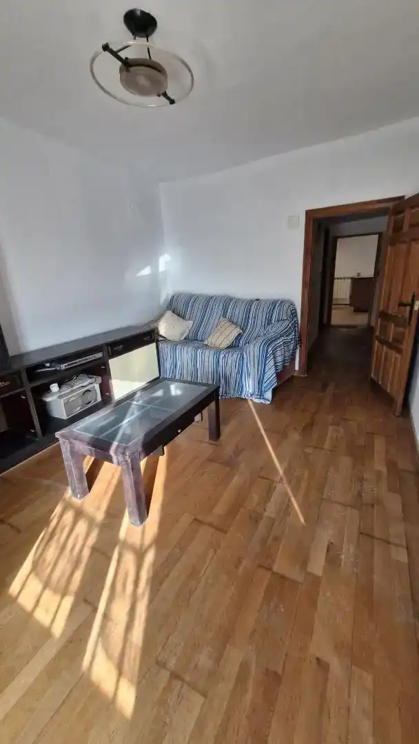 Sala d'estar de Casa adosada en venda en Ribafrecha amb Parquet, Moblat i Rentadora