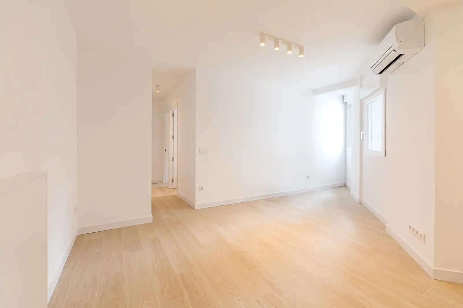 Bedroom of Flat for rent in Madrid  with Air Conditioner