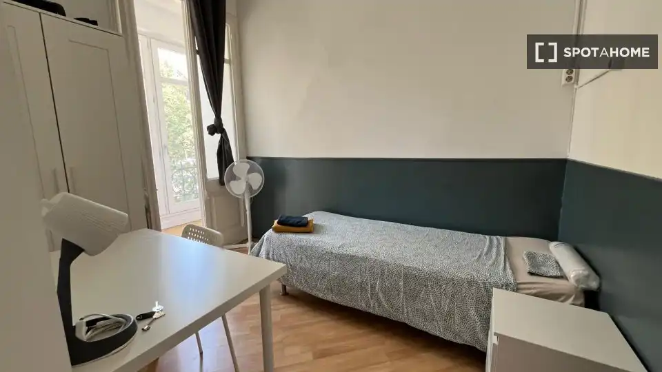 Bedroom of Flat for share in Barcelona  with Air Conditioner, Heating and Terrace