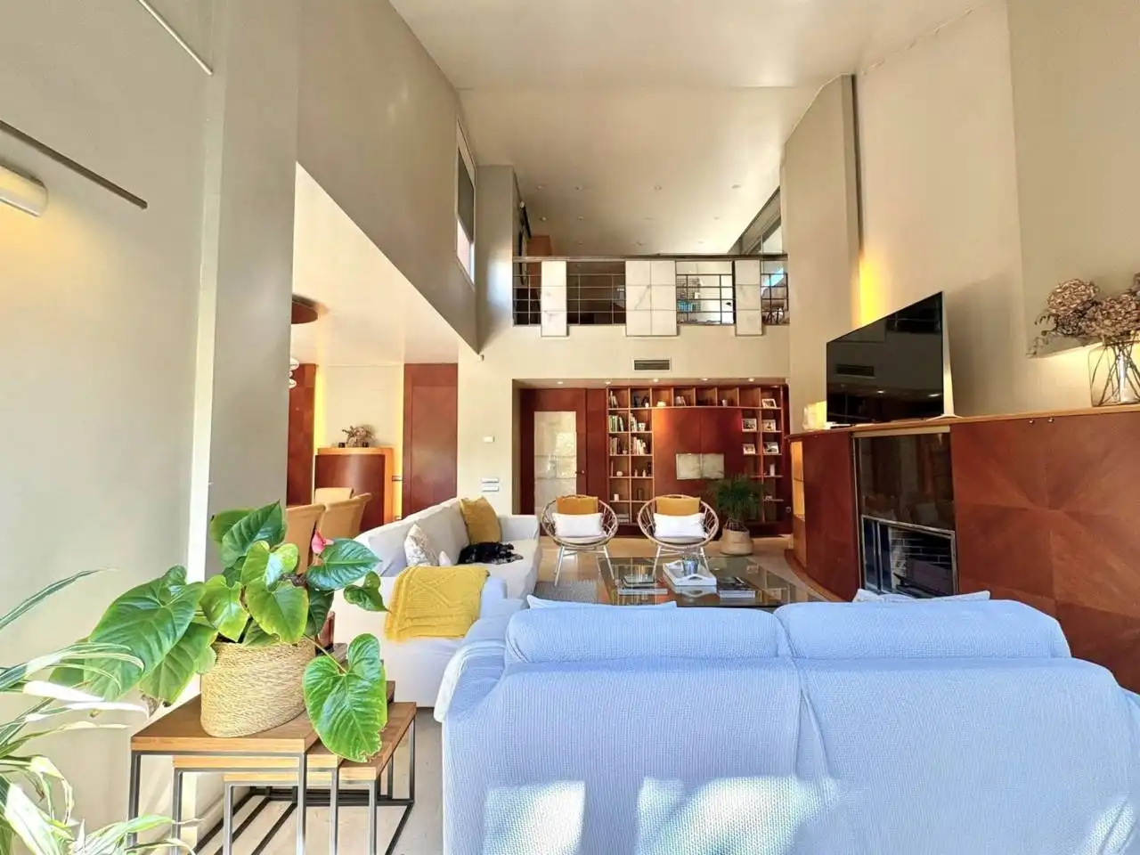 Sala d'estar de Casa o xalet en venda en Sant Cugat del Vallès amb Aire condicionat, Calefacció i Jardí privat