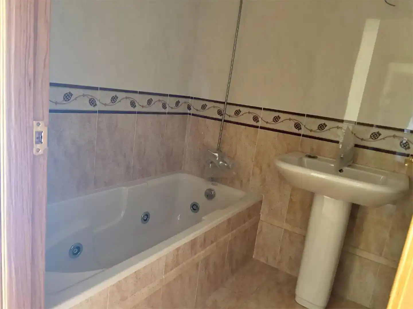 Baño de Piso en venta en  Logroño con Aire acondicionado, Jardín privado y Parquet