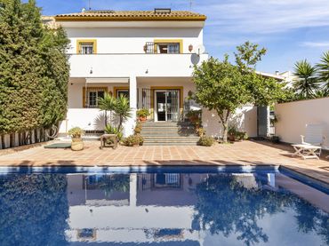 Casa aparellada amb balcó en venda a Urbanizacion Tiro de Pichon 62