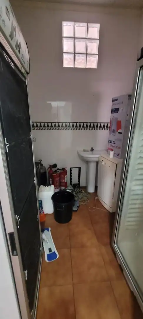 Bany de Local en venda en Algeciras amb Aire condicionat i Calefacció