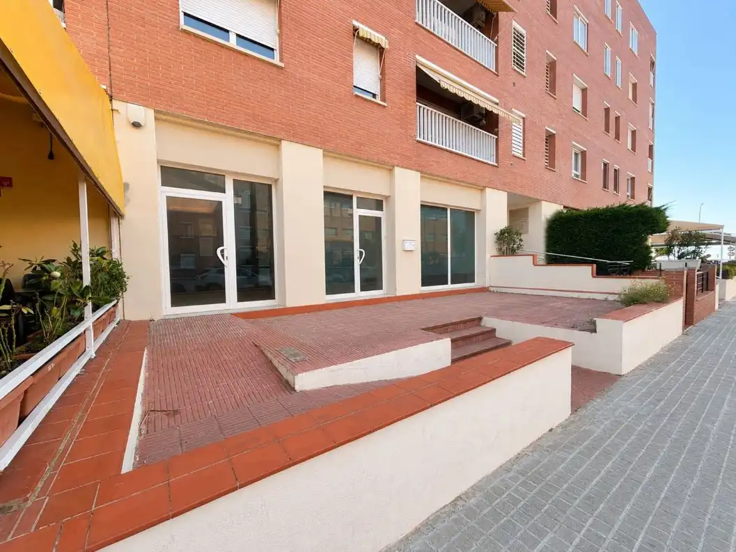 Vista exterior de Local en venda en Premià de Mar
