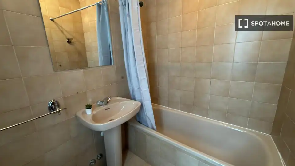 Baño de Piso de alquiler en Madrid con Aire acondicionado, Calefacción y Amueblado