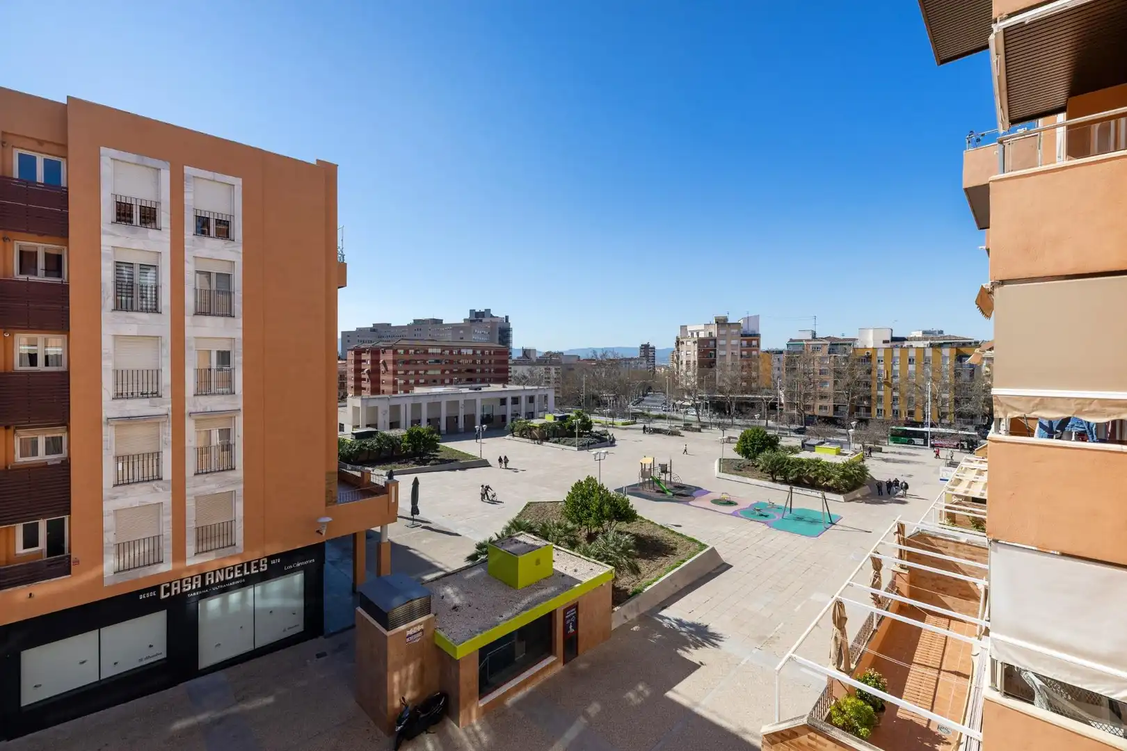 Vista exterior de Piso en venta en Granada con Aire acondicionado, Calefacción y Terraza