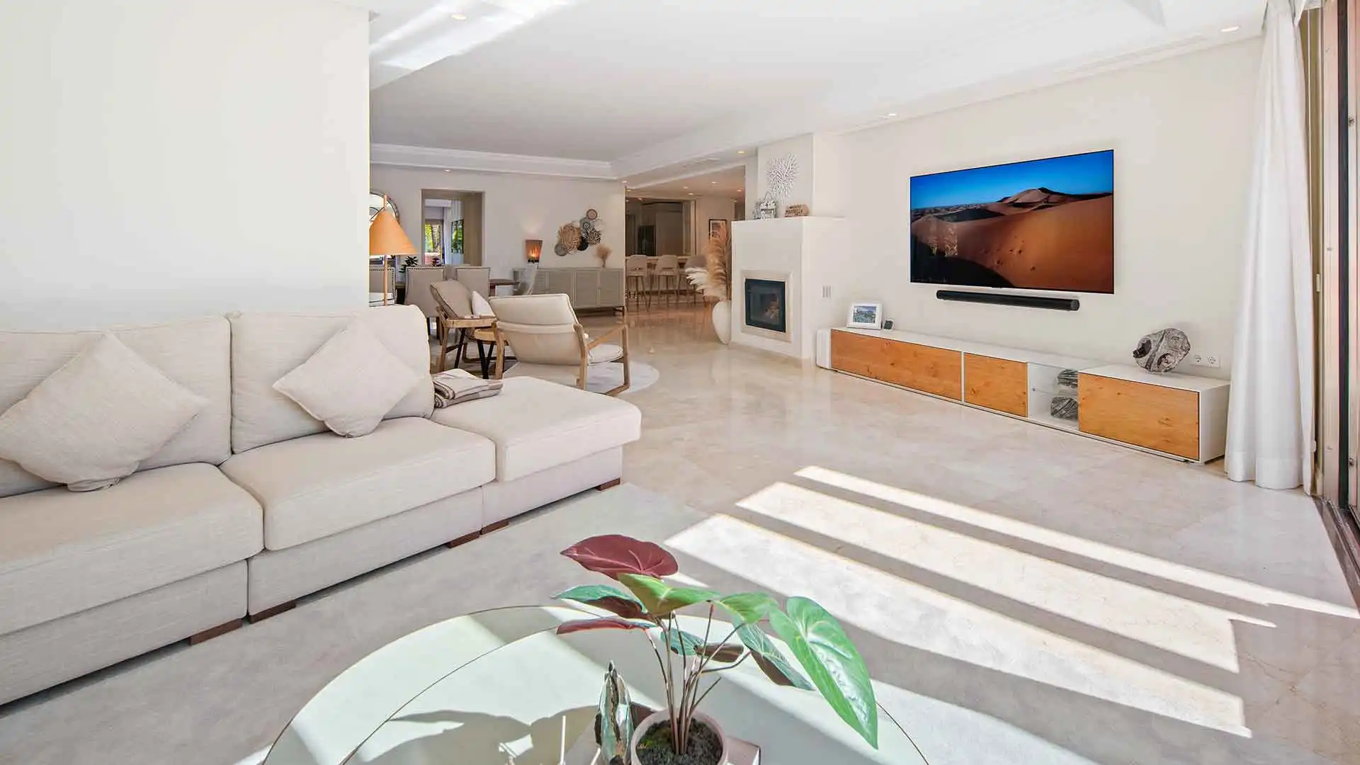 Sala de estar de Ático en venta en Marbella con Aire acondicionado, Terraza y Trastero