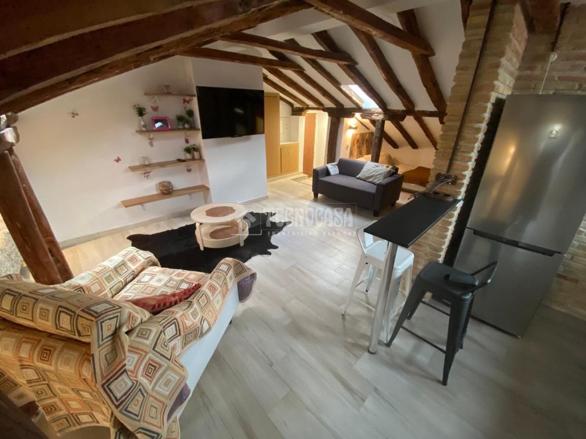 Sala d'estar de Estudi en venda en  Madrid Capital amb Calefacció i Moblat