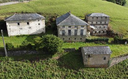 Vista exterior de Casa o xalet en venda en Valdés - Luarca amb Jardí privat, Terrassa i Traster