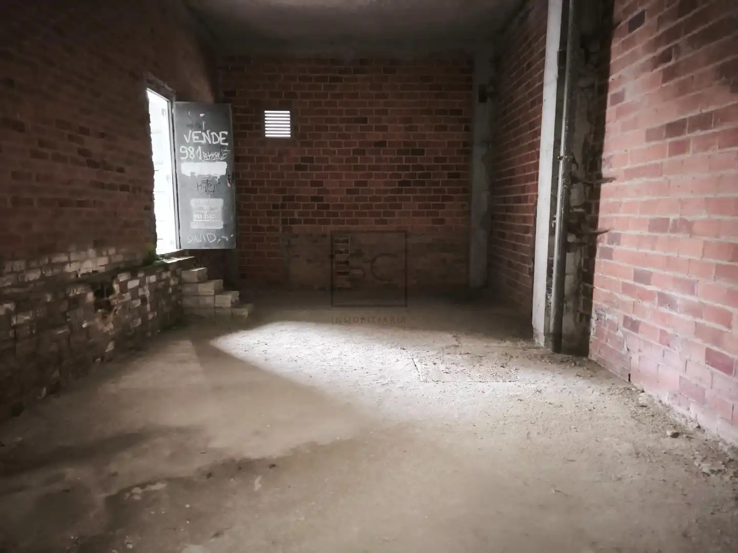 Local comercial en venta en Álvaro Cunqueiro, imagen 4