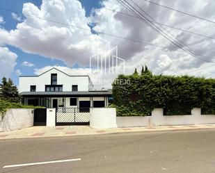 Exterior view of House or chalet for sale in Carbajosa de la Sagrada  with Heating, Private garden and Swimming Pool