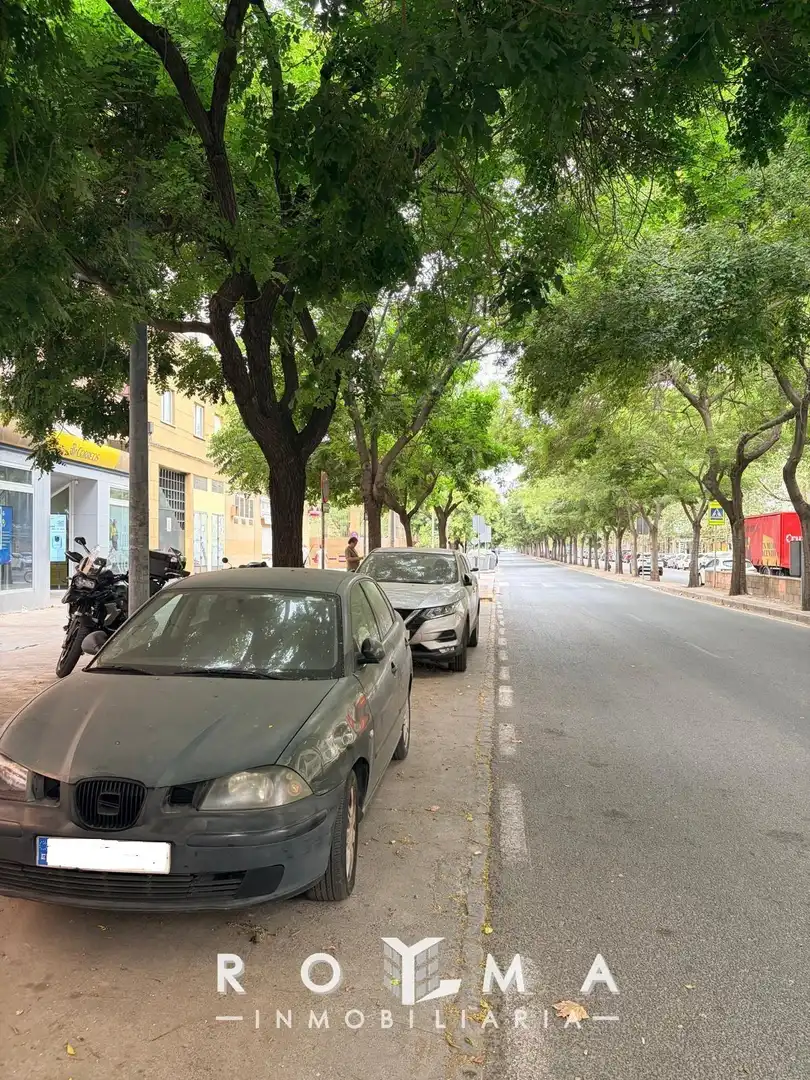 Aparcament de Local en venda en Sevilla