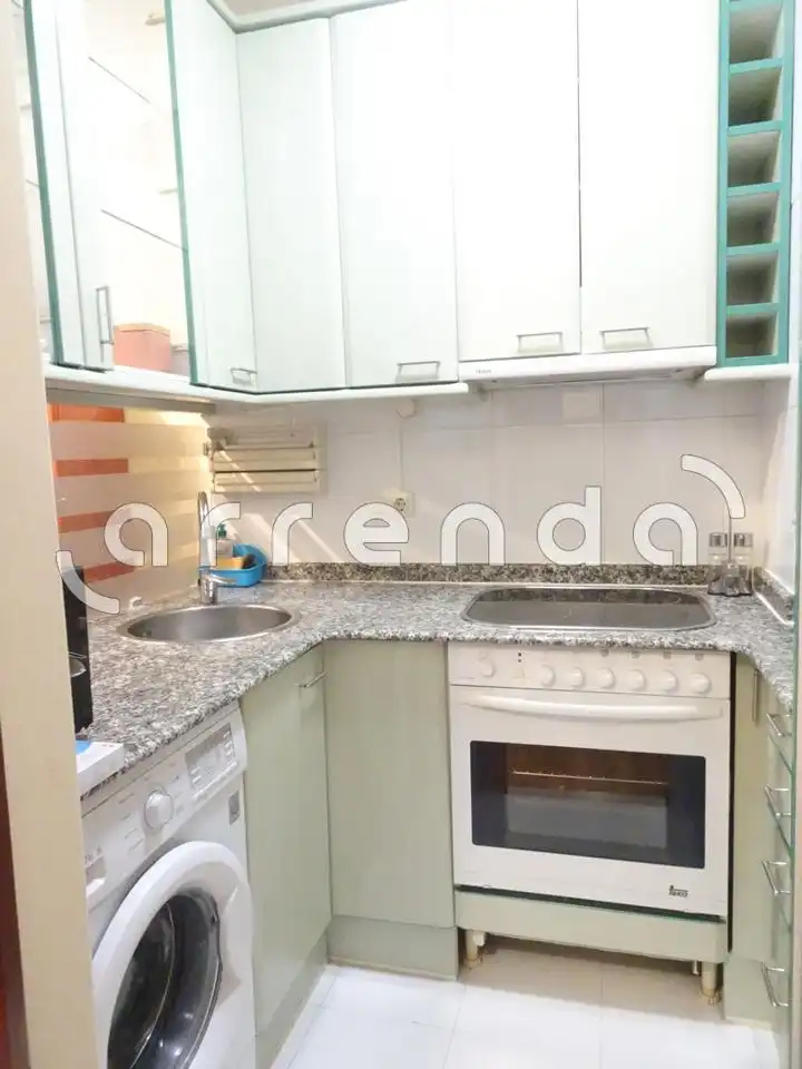 Cuina de Pis de lloguer en Santander amb Calefacció, Parquet i Moblat