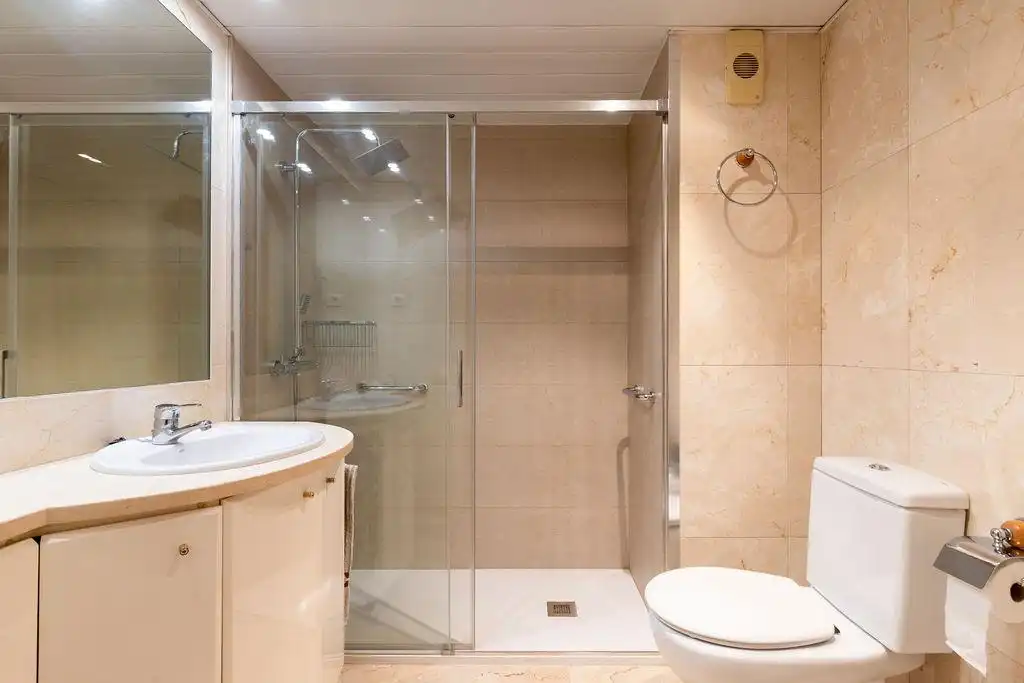 Bathroom of Flat for sale in Centre