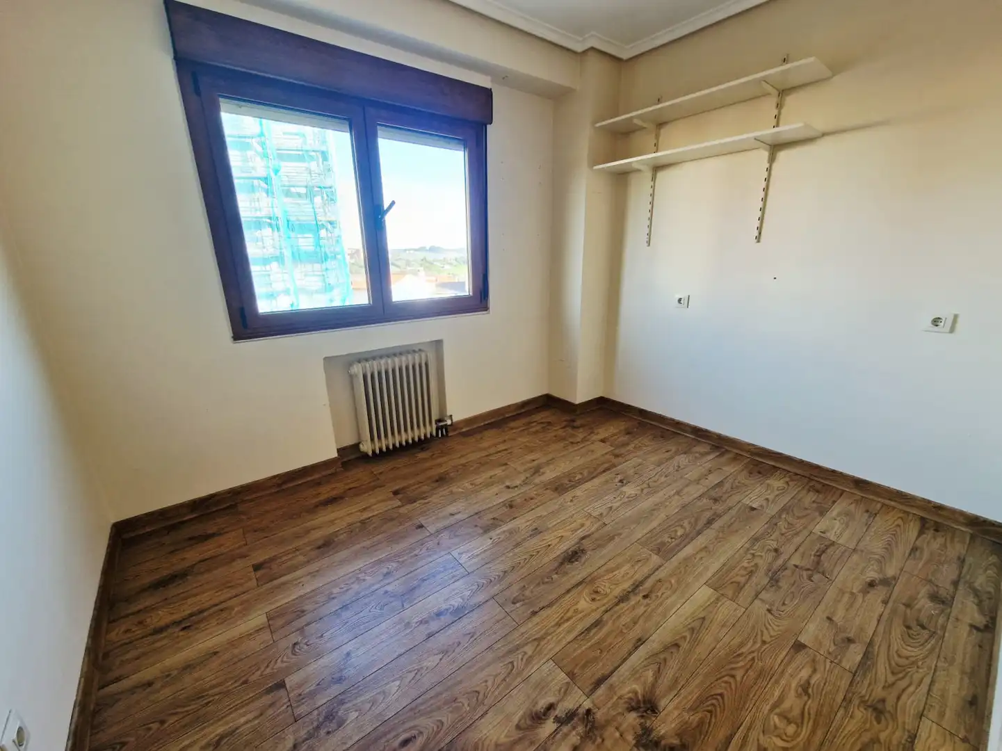 Habitación de Piso en venta en Avilés con Calefacción