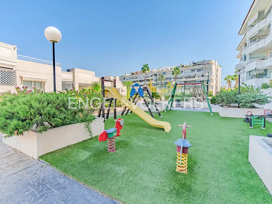 Terrassa de Apartament de lloguer en Alicante / Alacant amb Aire condicionat, Moblat i Piscina comunitària