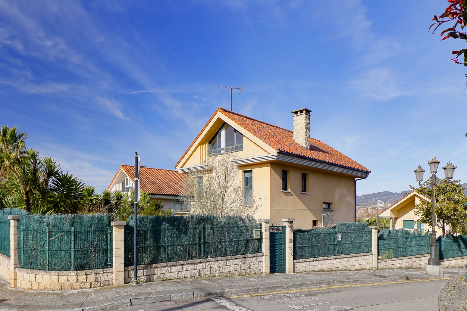 Exterior view of House or chalet for sale in Oviedo   with Heating, Private garden and Parquet flooring