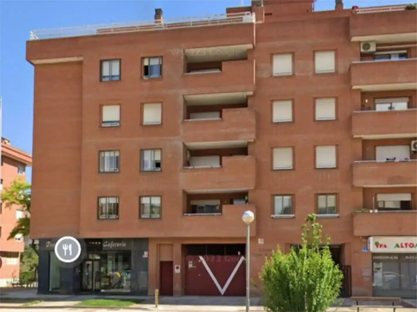 Vista exterior de Pis en venda en Huesca amb Jardí privat, Traster i Piscina
