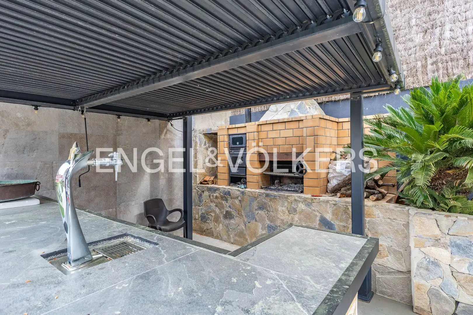 Terraza de Casa adosada en venta en Terrassa con Aire acondicionado, Calefacción y Jardín privado